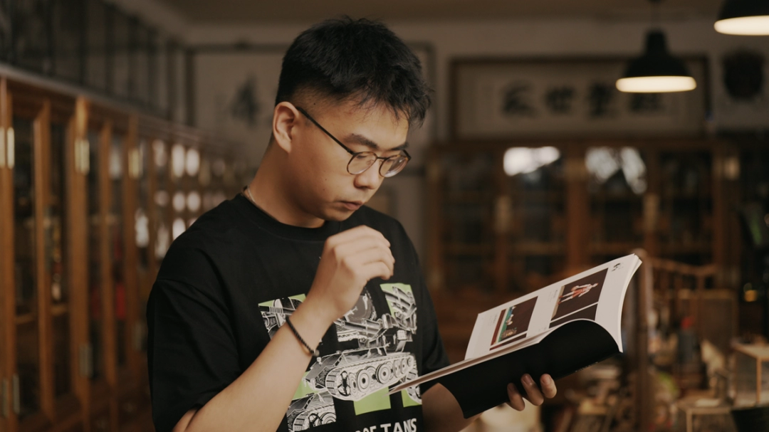 非遗面塑对话数字战场：人民日报海外网专访坦克大咖玩家郎佳子彧