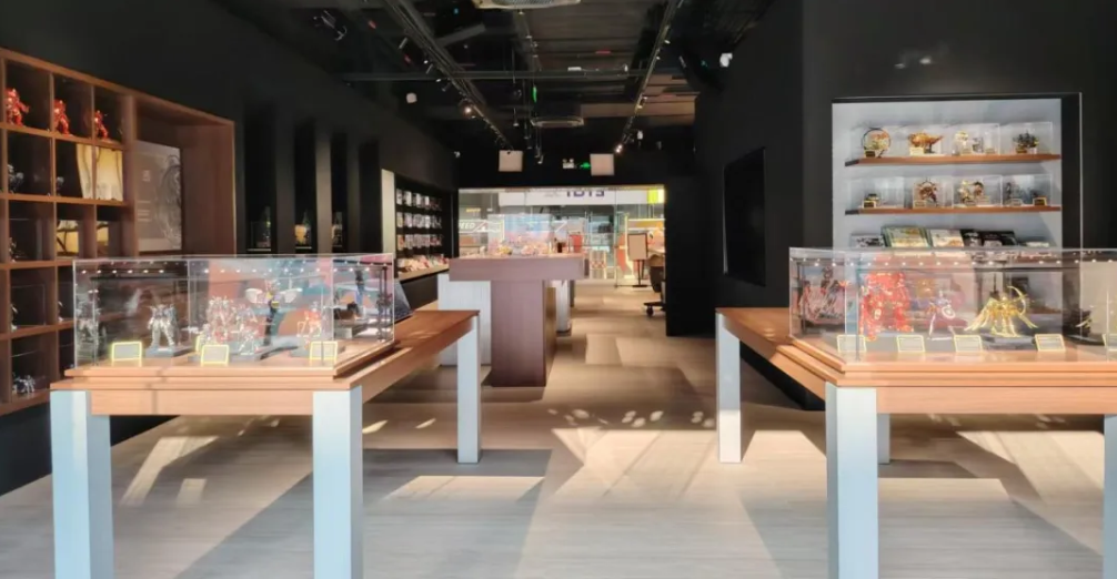 拼酷ChinaJoy全球首发“点翠·二十二凤冠”，以拼装潮玩续写千年国粹华章