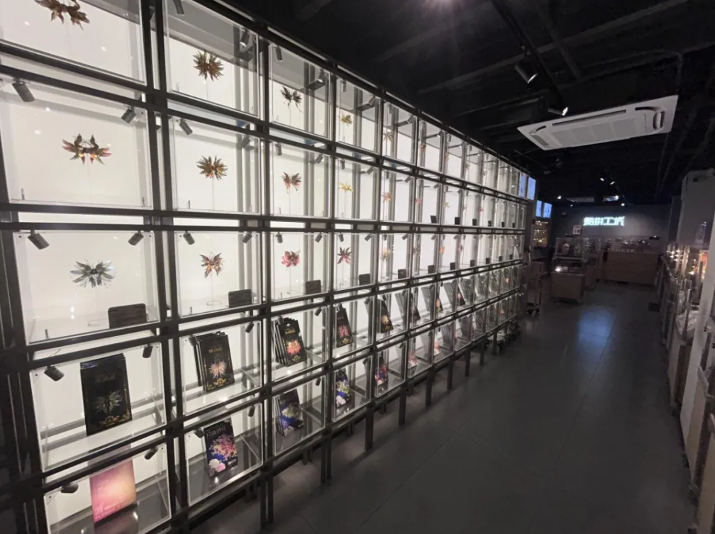 拼酷ChinaJoy全球首发“点翠·二十二凤冠”，以拼装潮玩续写千年国粹华章