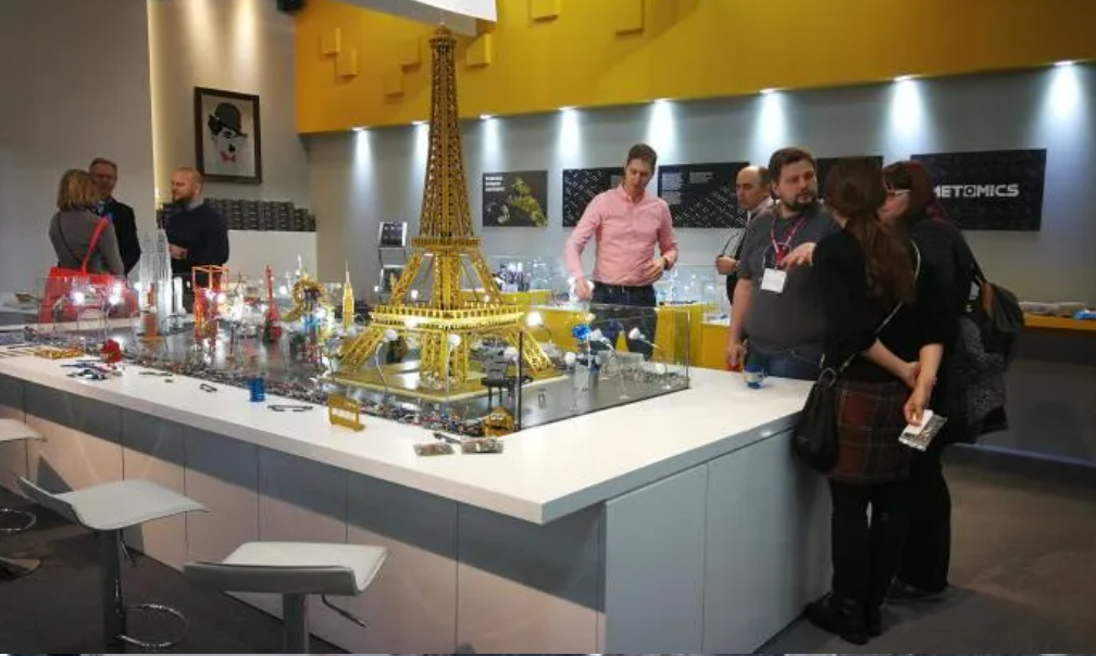 拼酷ChinaJoy全球首发“点翠·二十二凤冠”，以拼装潮玩续写千年国粹华章