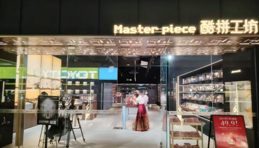 拼酷ChinaJoy全球首发“点翠·二十二凤冠”，以拼装潮玩续写千年国粹华章