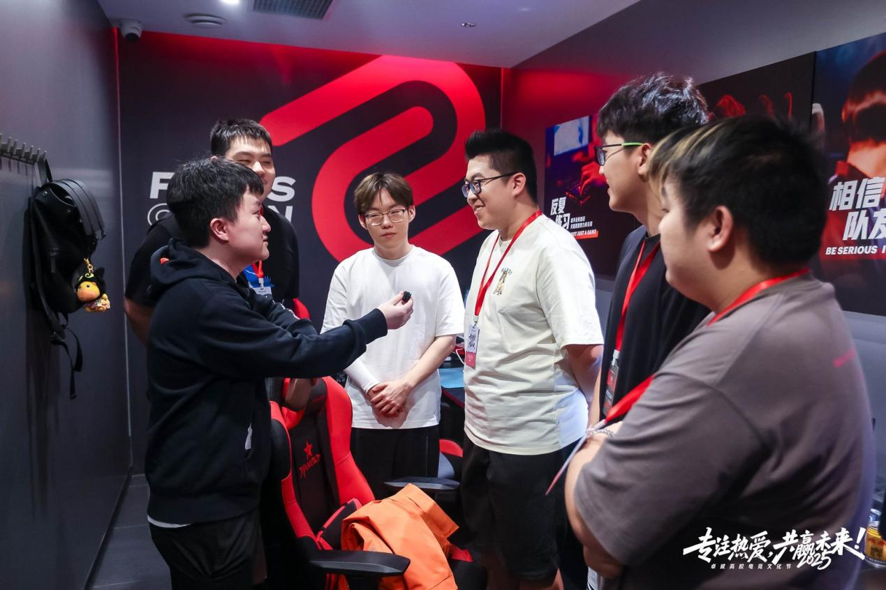 高校电竞学子的热爱，该怎么被接住？