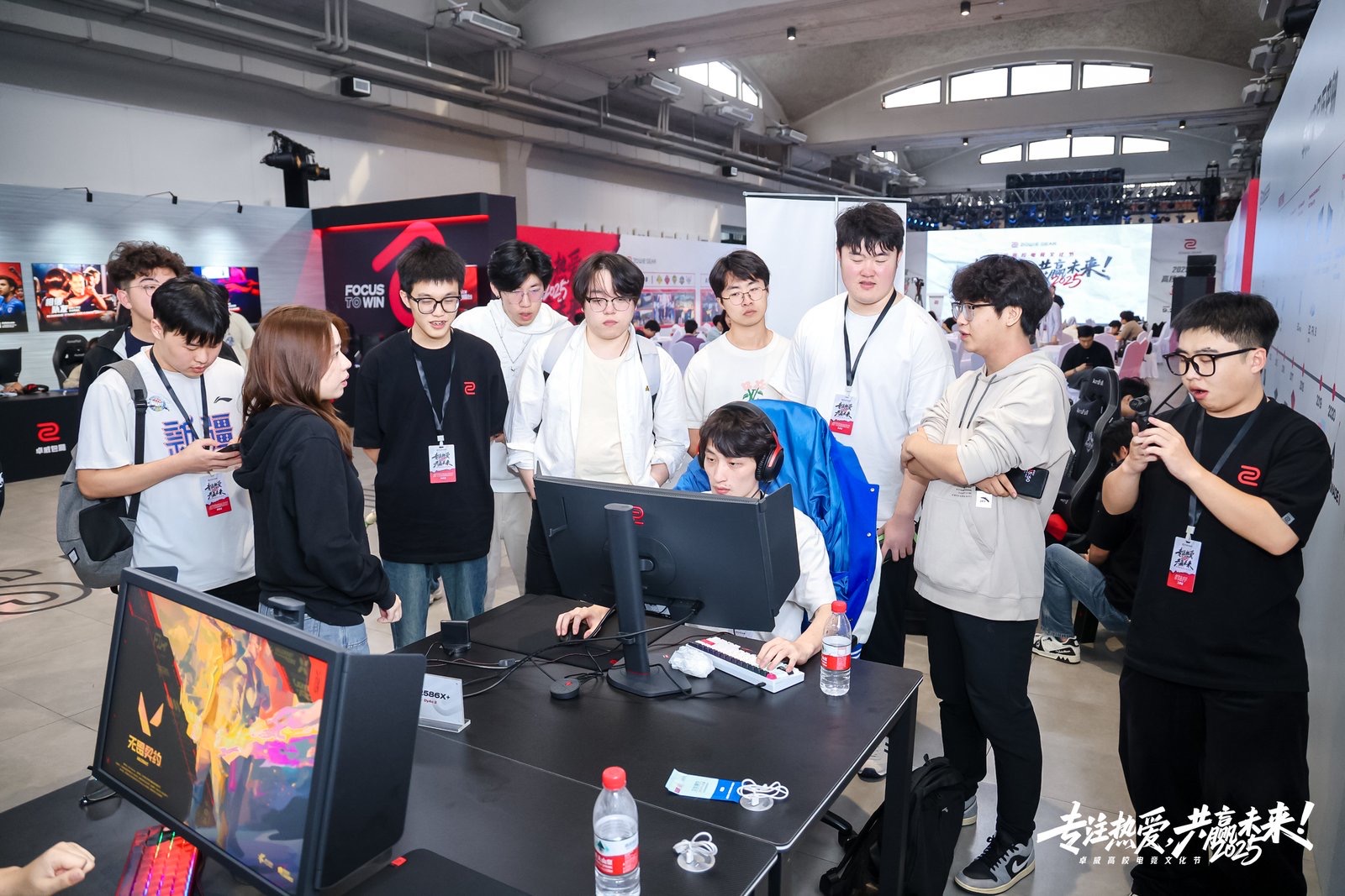 高校电竞学子的热爱，该怎么被接住？