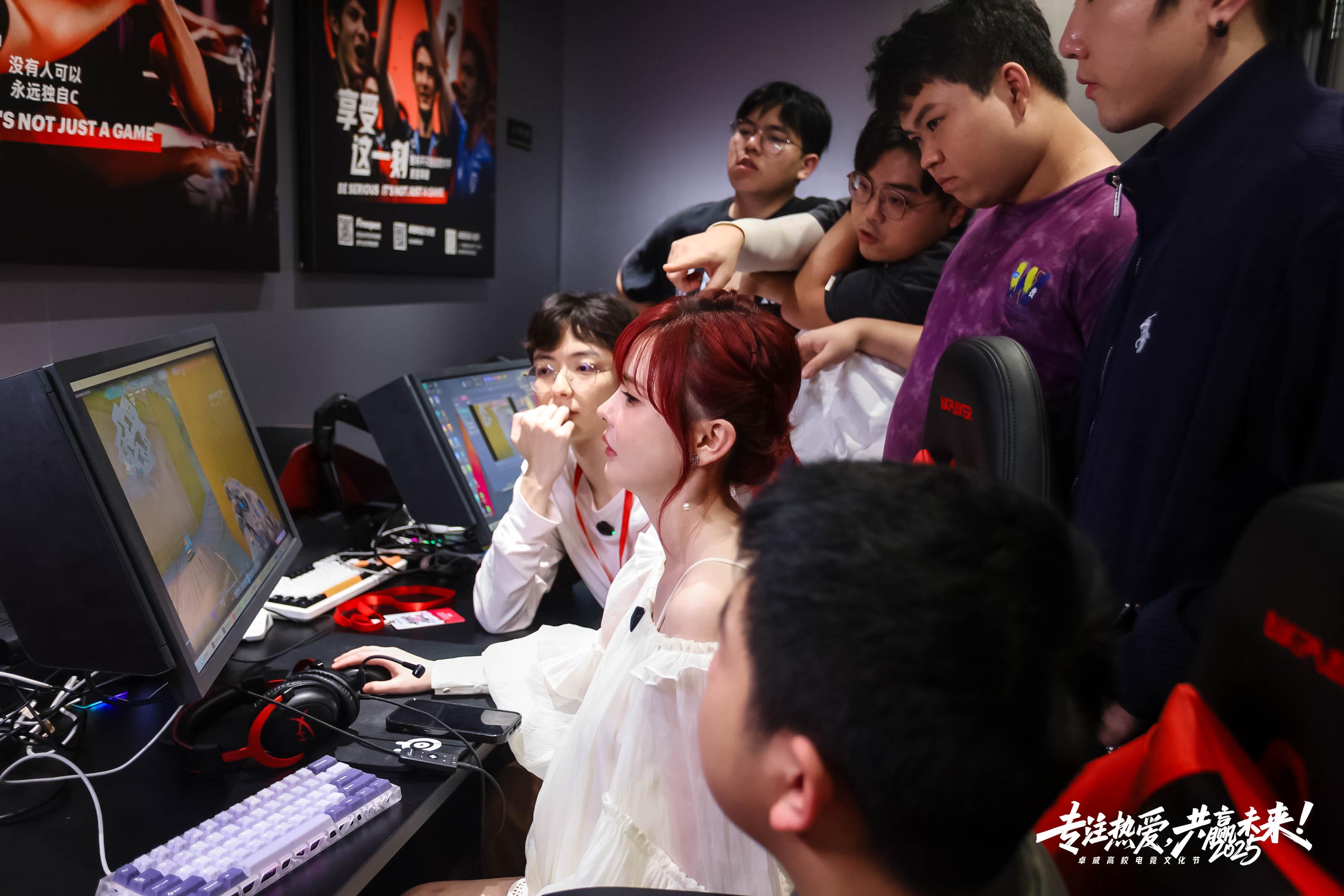 高校电竞学子的热爱，该怎么被接住？