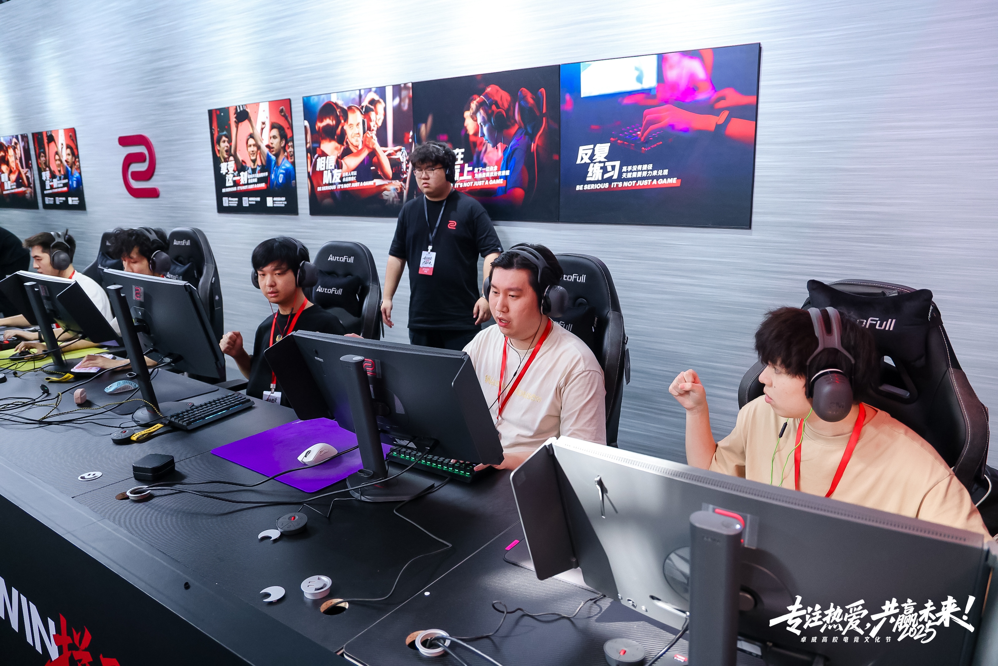 高校电竞学子的热爱，该怎么被接住？