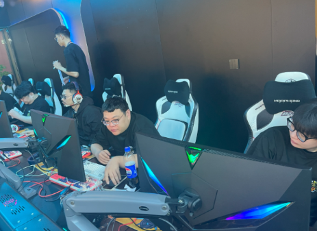 《街头篮球》99年选手首战圆梦 黑马连斩精英逆袭夺冠