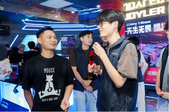 上班打卡，下班打“瓦”！蓝领们在这个舞台上绽放激情