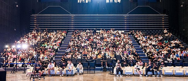 英魂杭州夏决狂欢指南：零距离PK职业选手！坐骑/皮肤自选礼包免费领
