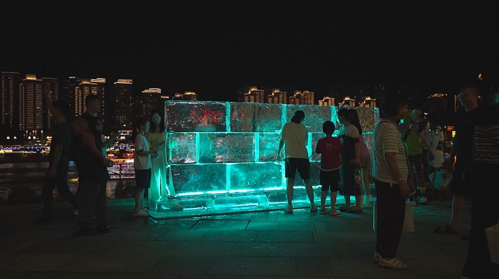 潮流电竞遇见山城风华 ——无畏契约嘉年华与重庆的精彩相遇