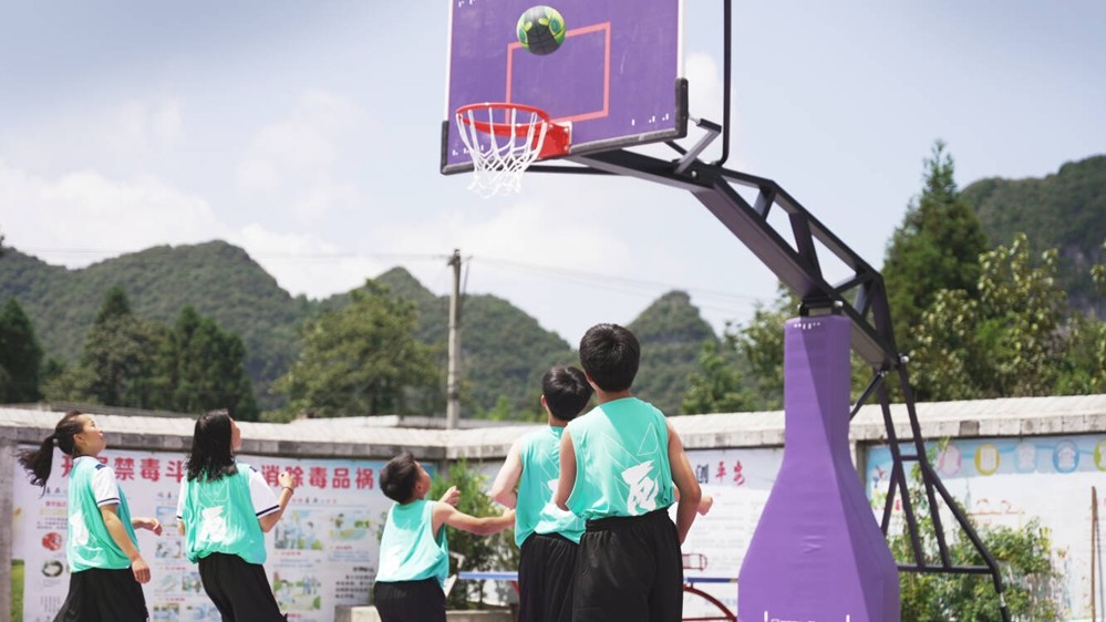 14个校园篮球场：无畏契约公益的回响刚刚开始