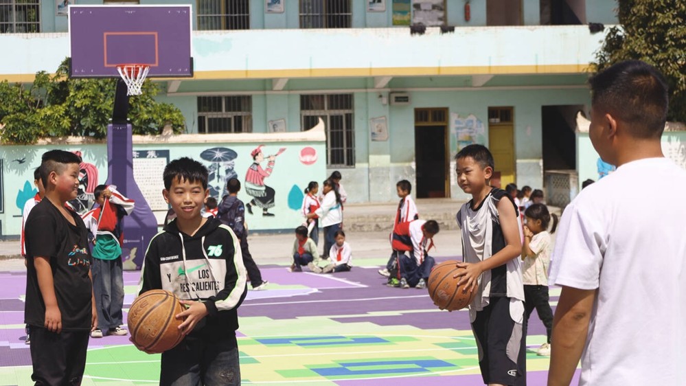 14个校园篮球场：无畏契约公益的回响刚刚开始