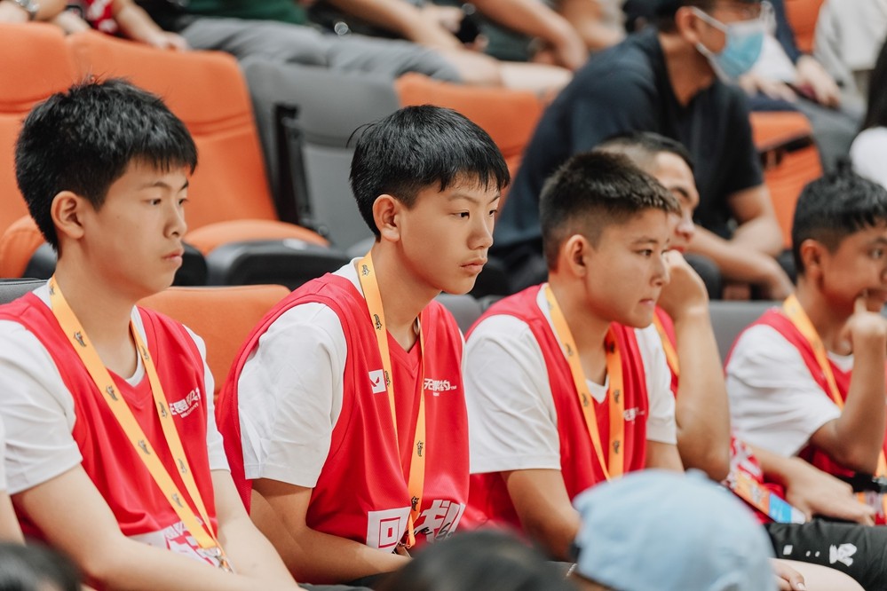 无畏契约携手NBA中国 共同支持青少年篮球运动公益教育发展