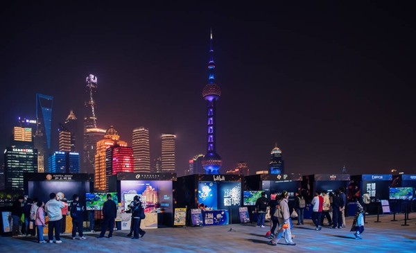 《黄浦江畔的电竞狂欢！S15上海北外滩观赛派对燃爆半决赛》