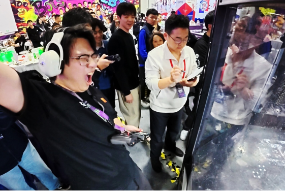 机器人格斗轰鸣2025AEW，RFT极智战甲大赛收官