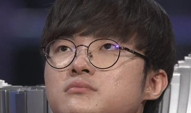 《LOL》Faker哭了再登微博热搜 LCK你们的皇帝回来了