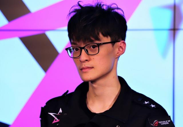 周杰伦战队JT被曝丑闻，中单选手父亲殴打教练