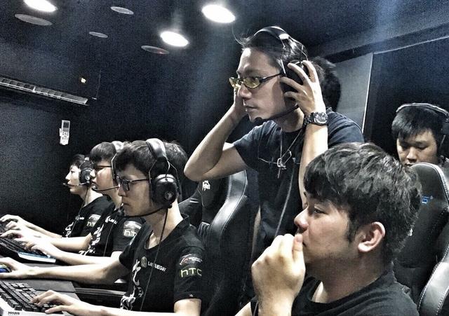 周杰伦战队JT被曝丑闻，中单选手父亲殴打教练