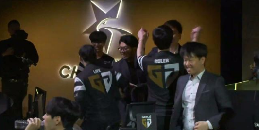 《LOL》GRF迎来首败 对阵GEN惨遭吊打