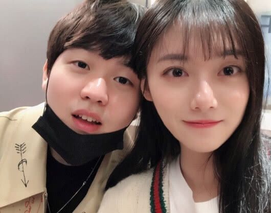 Rokkie女友小钰遭到滴滴司机的威胁：敢出门你就完了