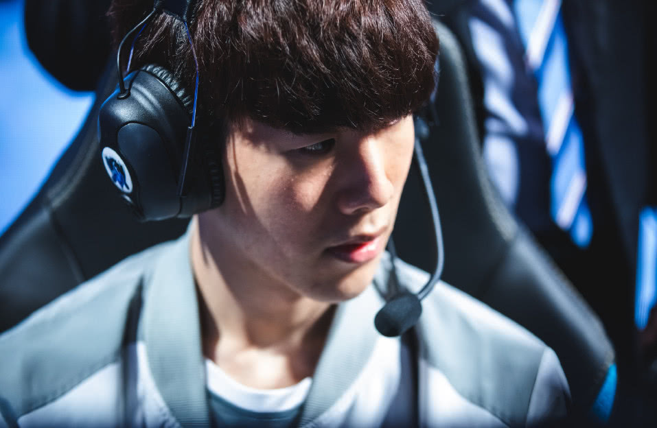 RNG赢下JDG后AJ接受采访：对决TheShy必须有信心