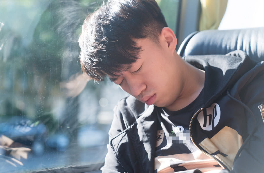 RNG赢下JDG后AJ接受采访：对决TheShy必须有信心