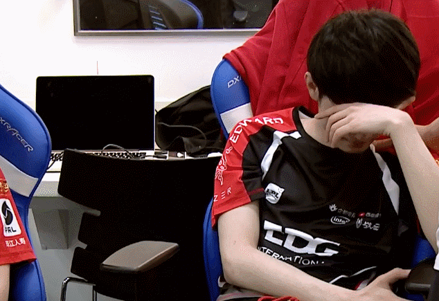 BLG打哭两个打野 季后赛出线形势严峻