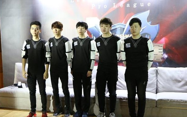 淘宝权直播中透露：可能会重返LPL赛场