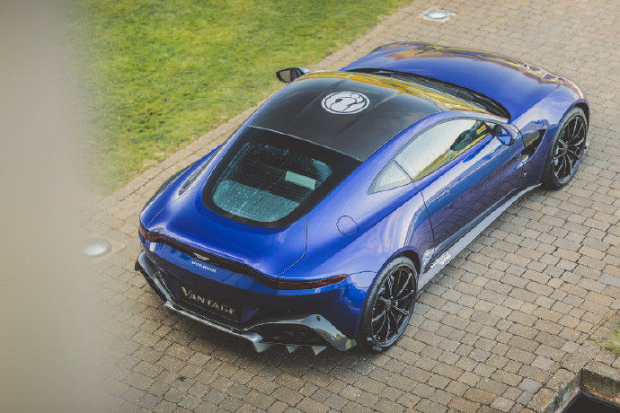 iG夺冠版阿斯顿马丁将抵达中国 网友称这个周边太贵买不起