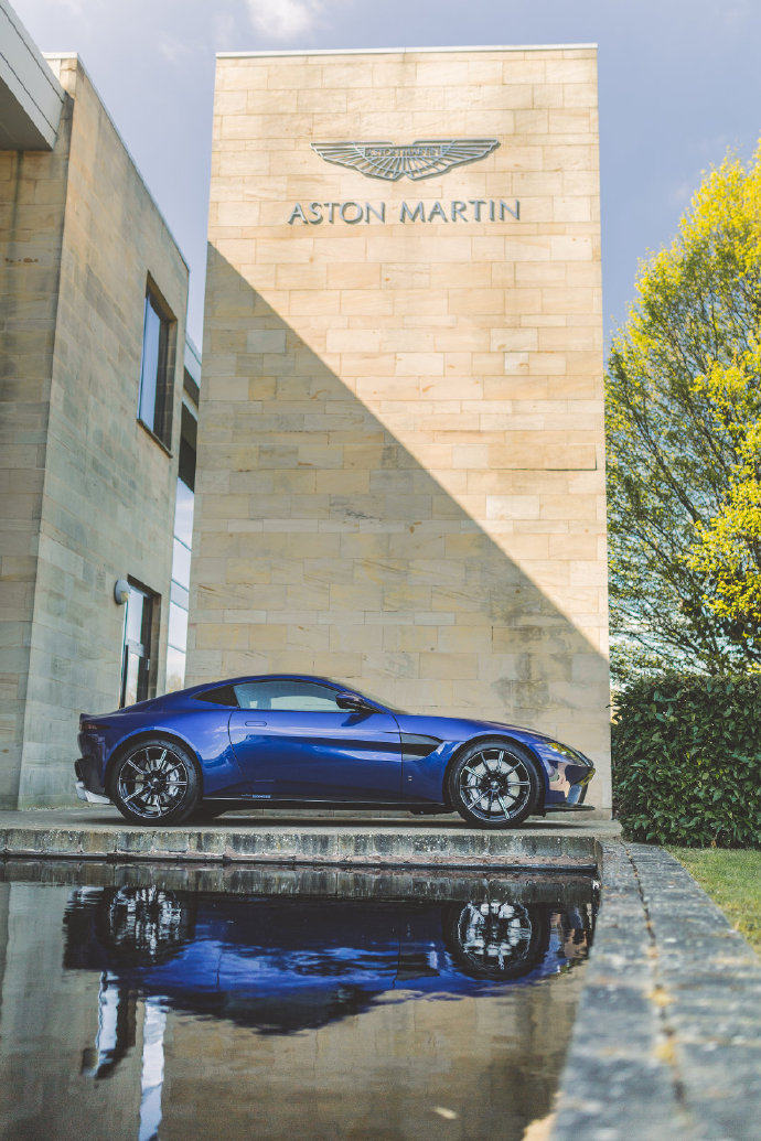 iG夺冠版阿斯顿马丁将抵达中国 网友称这个周边太贵买不起