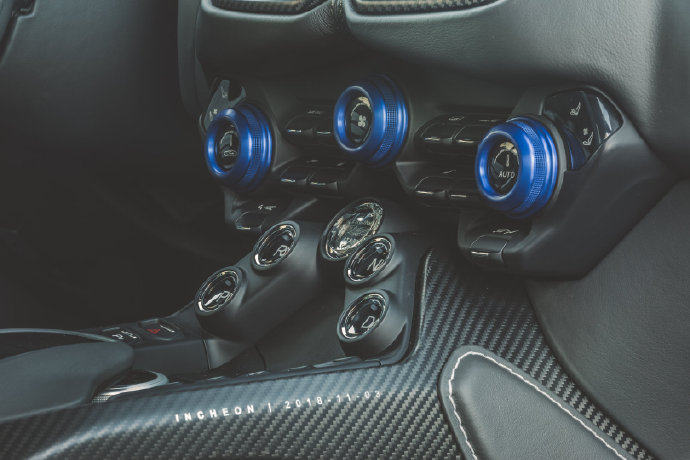 iG夺冠版阿斯顿马丁将抵达中国 网友称这个周边太贵买不起