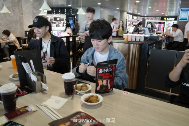 IG出发MSI晒动态 网友:好了伤疤忘了痛