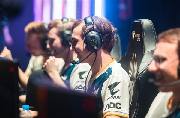 《LOL》2019MSI半决赛 IG首站对阵TL