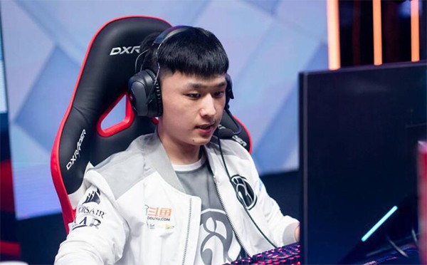 《LOL》网传宝蓝补拍定妆照 疑似15号临危上阵