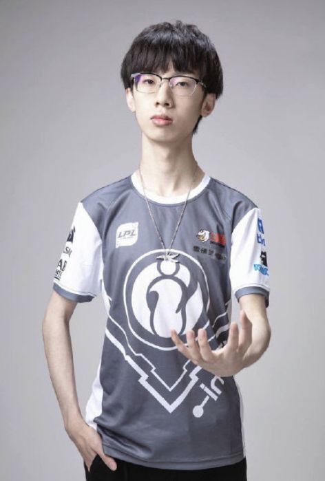 《LOL》网传宝蓝补拍定妆照 疑似15号临危上阵