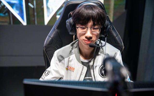 宝蓝队内地位非常高 IG教练BP都喊“蓝哥”