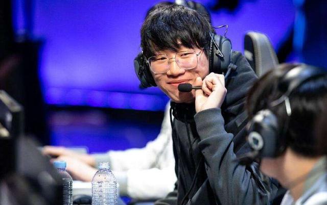 宝蓝队内地位非常高 IG教练BP都喊“蓝哥”