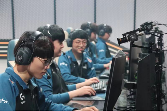 斗鱼签约战队DWG专访：TheShy掌握了行窃预兆的乐趣