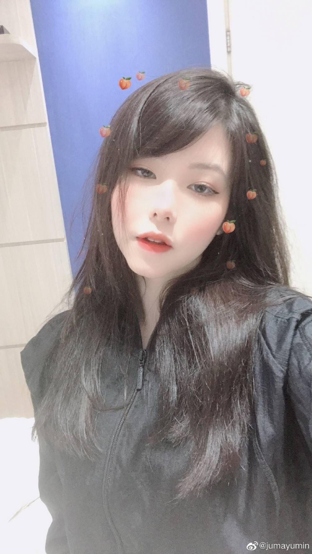 《LOL》Mayumi微博晒个人自拍照：请忽略手臂