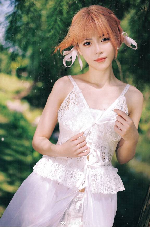 《LOL》周淑怡晒写真：你的满目星河，一眼万年