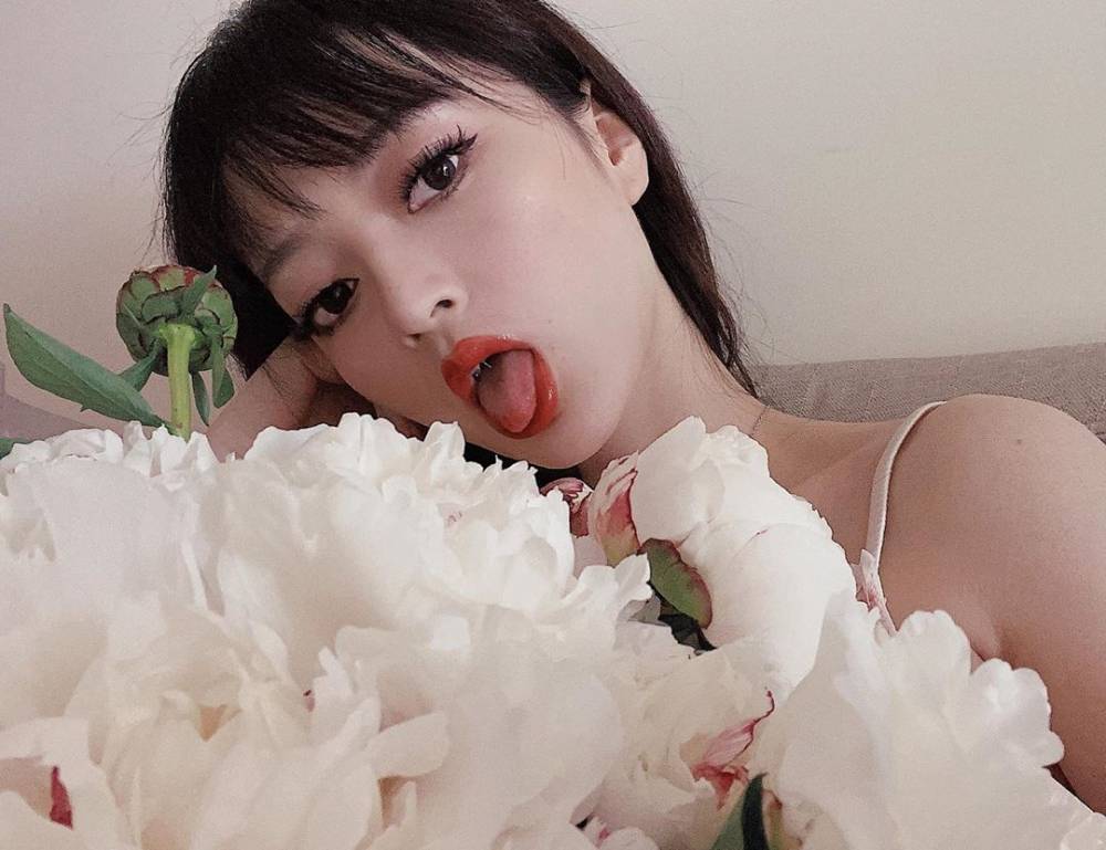 《LOL》厂长女友INS秀恩爱：你真好，我好喜欢你