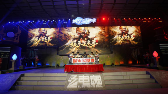 星赛季首日现场回顾，风月获决赛资格。夺冠热门战队诗月，三分月双双掉落败者组