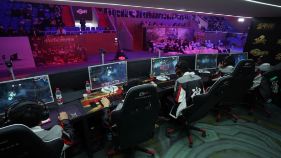 星赛季首日现场回顾，风月获决赛资格。夺冠热门战队诗月，三分月双双掉落败者组