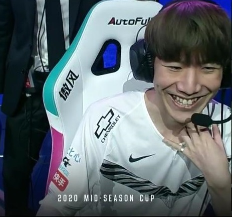 LOL他在狂笑是什么梗