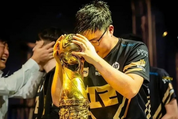 LOL为什么uzi能进名人堂